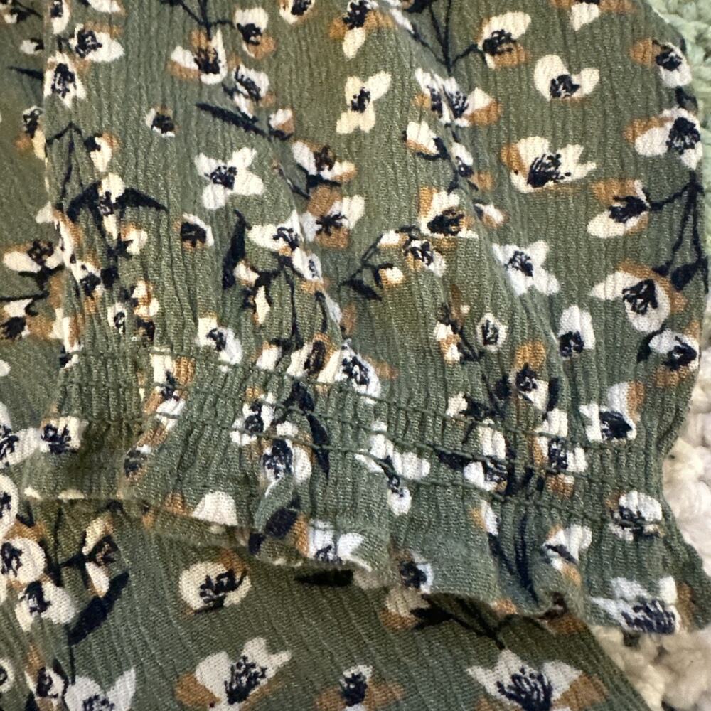 Monday Fun Green Floral Pleated Pullover 3/4 Sleeve V-Neck Blouse Size Small - Picture 4 of 16